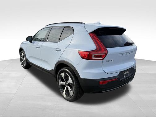 2026 Volvo XC40 B5 Plus