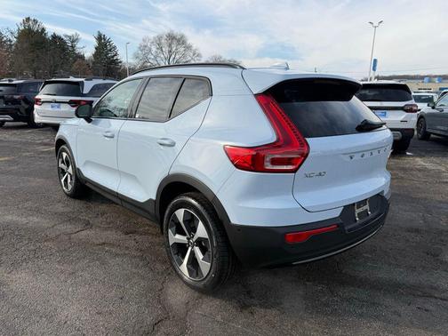 2026 Volvo XC40 B5 Plus
