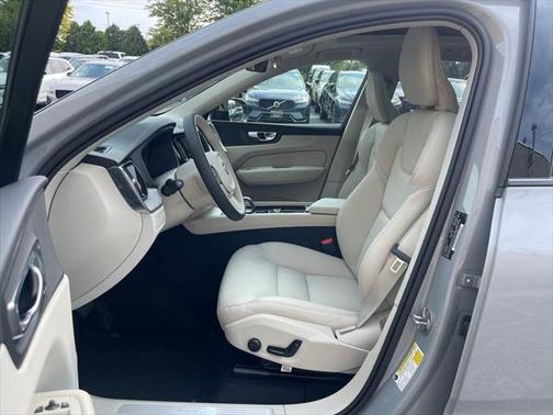 2025 Volvo XC60 B5 Plus