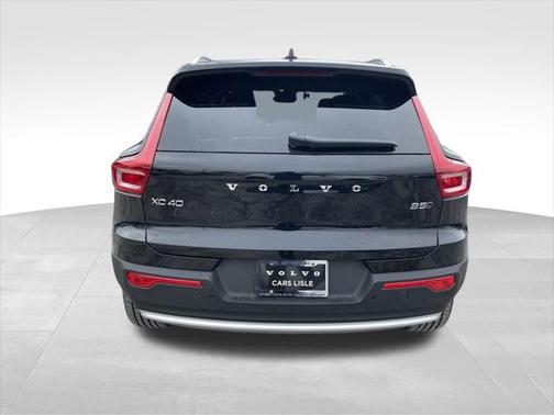 2025 Volvo XC40 B5 Core