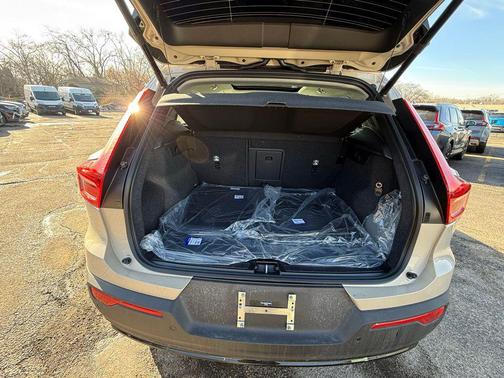 2026 Volvo XC40 B5 Ultra