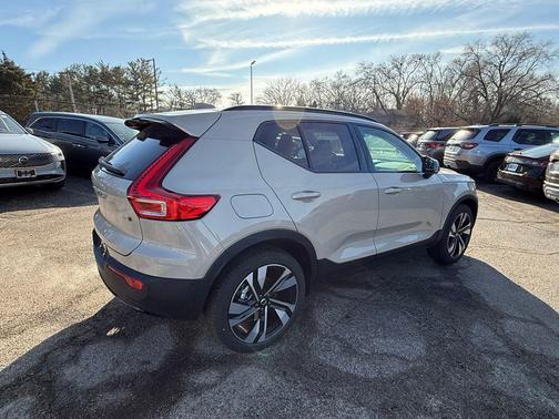 2026 Volvo XC40 B5 Ultra