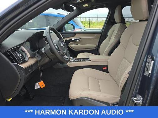 2025 Volvo XC90 B5 Plus