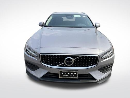 Aurora Silver 2026 Volvo V60 Cross Country B5 Plus