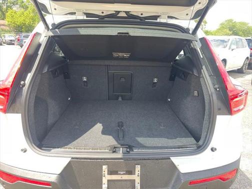 2025 Volvo XC40 B5 Plus Bright Theme