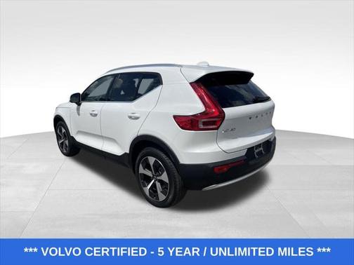 2025 Volvo XC40 B5 Plus Bright Theme