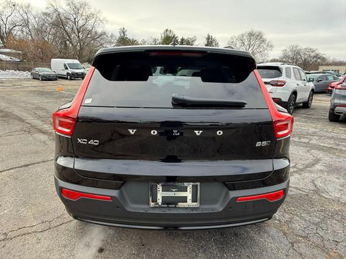 2026 Volvo XC40 B5 Ultra
