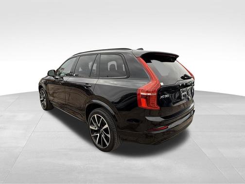 2023 Volvo XC90 Recharge Plug-In Hybrid T8 Plus Dark Theme 7 Passenger