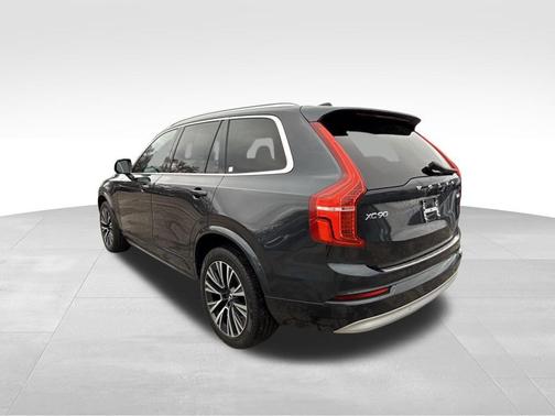 2022 Volvo XC90 T6 Momentum