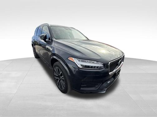 2022 Volvo XC90 T6 Momentum