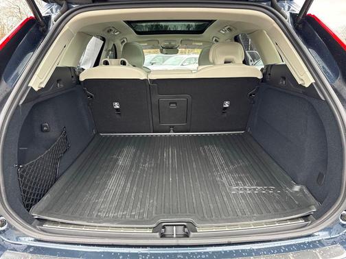 2025 Volvo XC60 B5 Ultra