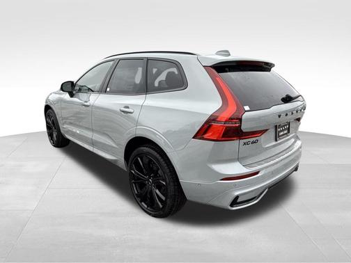 2026 Volvo XC60 B5 Ultra Black Edition