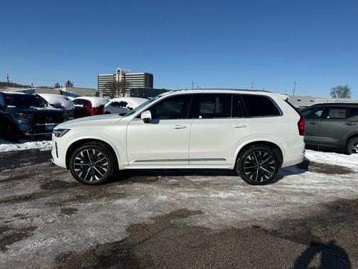 2025 Volvo XC90 B6 Ultra