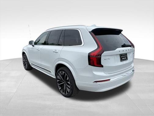 2025 Volvo XC90 B6 Plus 7-Seater
