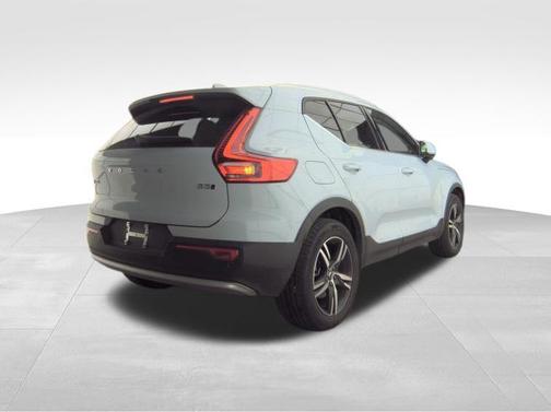 2025 Volvo XC40 B5 Core