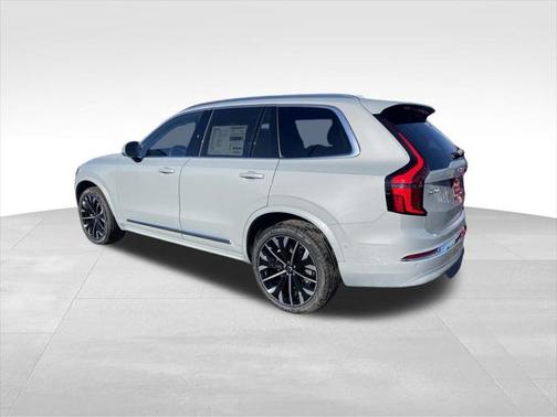 2025 Volvo XC90 B6 Plus 7-Seater