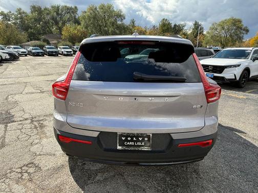 2026 Volvo XC40 B5 Core