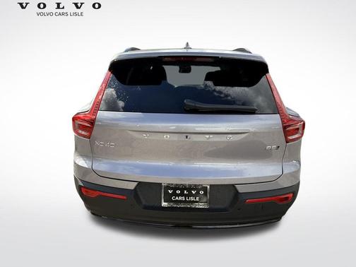 2026 Volvo XC40 B5 Core
