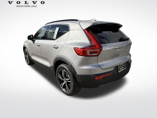2026 Volvo XC40 B5 Core