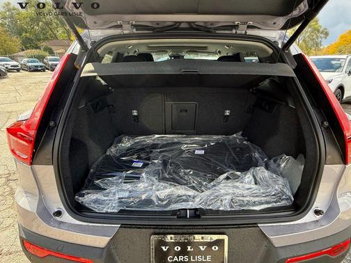 2026 Volvo XC40 B5 Core