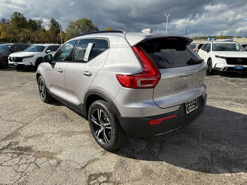 2026 Volvo XC40 B5 Core