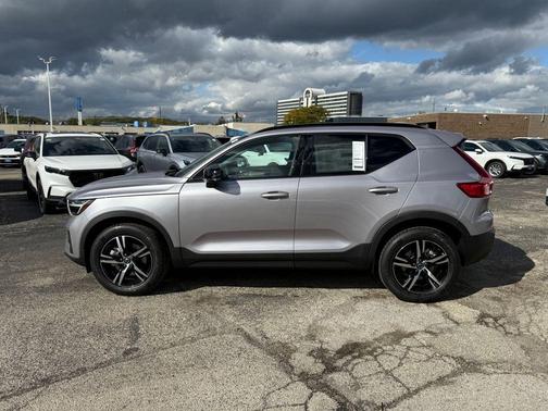 2026 Volvo XC40 B5 Core