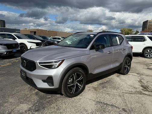 2026 Volvo XC40 B5 Core