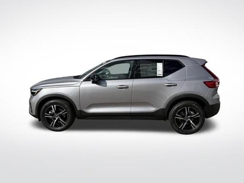 Aurora Silver 2026 Volvo XC40 B5 Core