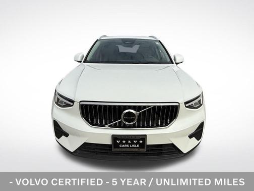 Crystal White Pearl 2025 Volvo XC40 B5 Core