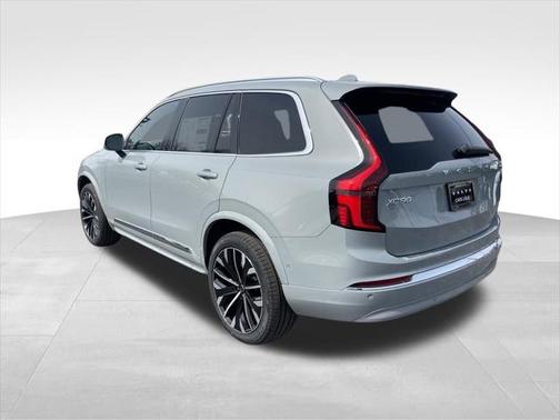 2025 Volvo XC90 B5 Plus