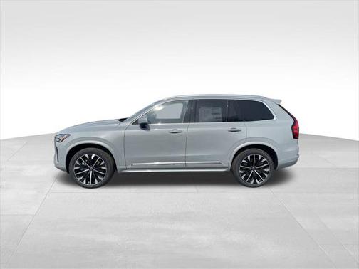 2025 Volvo XC90 B5 Plus