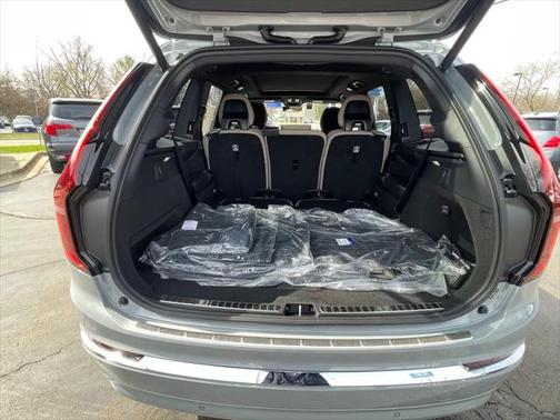2025 Volvo XC90 B5 Plus
