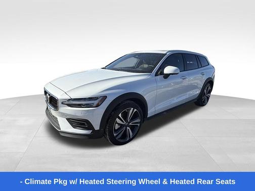 2025 Volvo V60 Cross Country B5 Plus