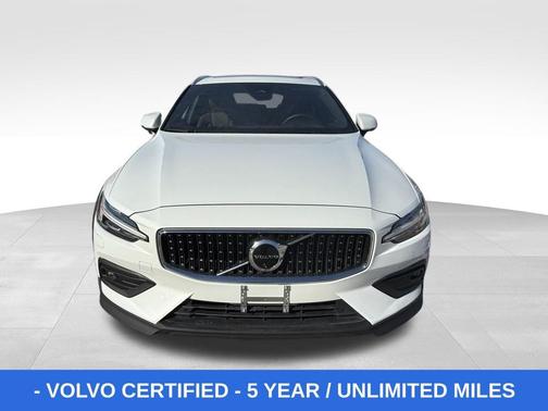 2025 Volvo V60 Cross Country B5 Plus