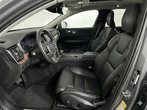 2025 Volvo V60 Cross Country Plus, B5 AWD Gas (mild hybrid)