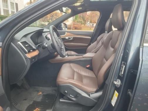 2024 Volvo XC90 B6 Plus Bright Theme