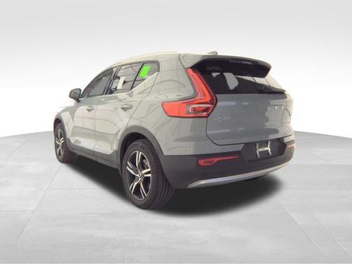 2025 Volvo XC40 B5 Core