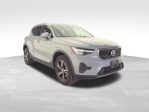 2025 Volvo XC40 B5 Core