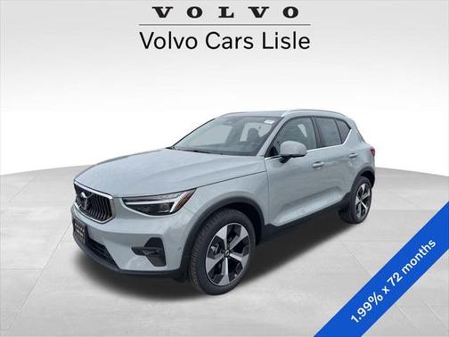 2025 Volvo XC40 B5 Plus Bright Theme