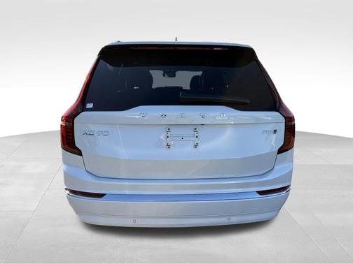 2026 Volvo XC90 B5 Core