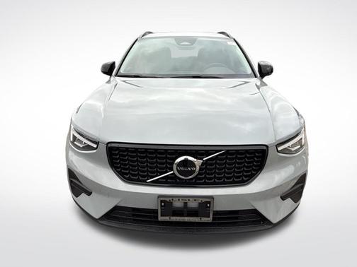 2026 Volvo XC40 B5 Core