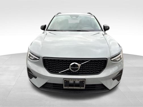 2026 Volvo XC40 B5 Core