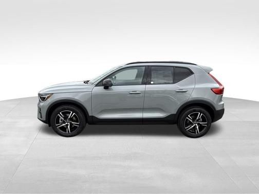 2026 Volvo XC40 B5 Core