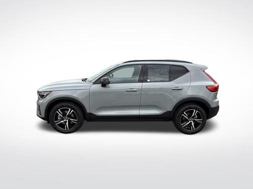 2026 Volvo XC40 B5 Core