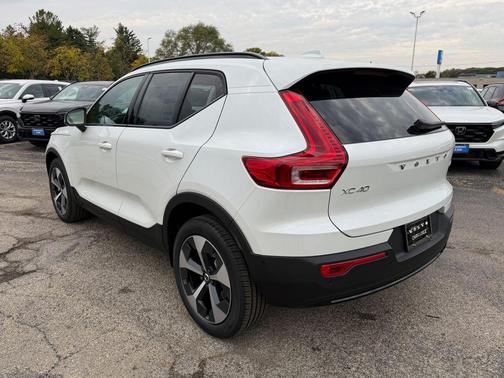 2026 Volvo XC40 B5 Plus
