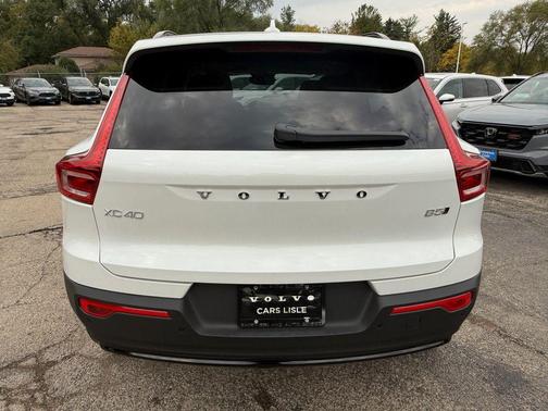 2026 Volvo XC40 B5 Plus