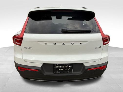 2026 Volvo XC40 B5 Plus