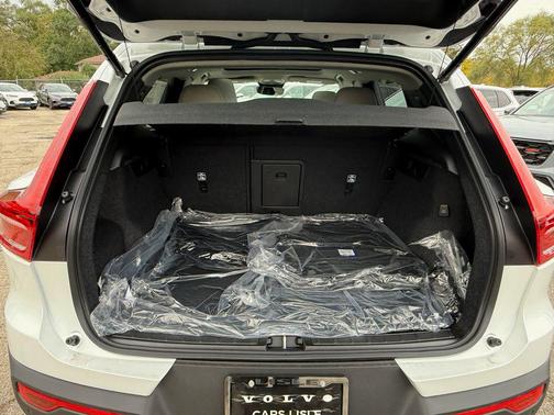 2026 Volvo XC40 B5 Plus