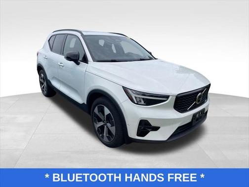 2023 Volvo XC40 B5 Plus Dark Theme