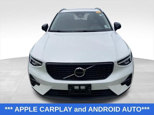 2023 Volvo XC40 B5 Plus Dark Theme